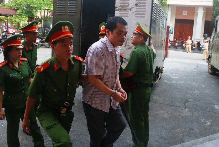 Hoãn phiên tòa xử vụ gian lận điểm thi ở Hà Giang - Ảnh 11.