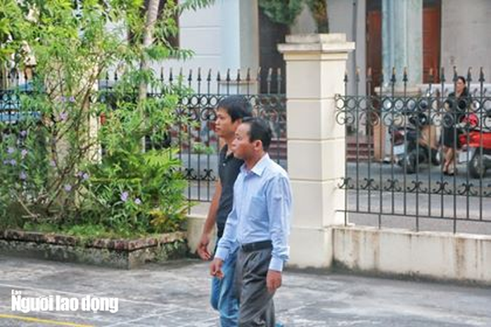 Hoãn phiên tòa xử vụ gian lận điểm thi ở Hà Giang - Ảnh 4.