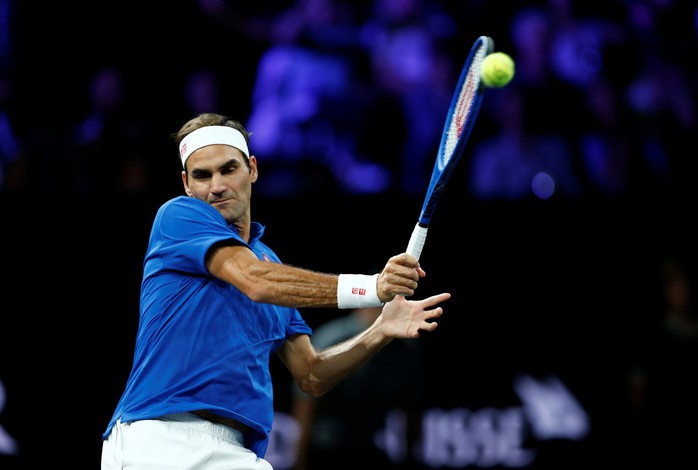 Clip Federer - Zverev trình diễn khả năng đánh đôi xuất sắc ở Laver Cup 2019 - Ảnh 2.