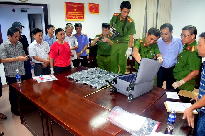 Mang 30.000 viên ma túy khi đi tàu hỏa ra Hà Nội thì bị bắt - Ảnh 1.