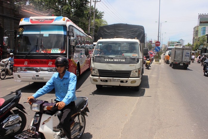 Giải bài toán kẹt xe cho Nha Trang: Cần cấm xe lớn vào thành phố - Ảnh 3.