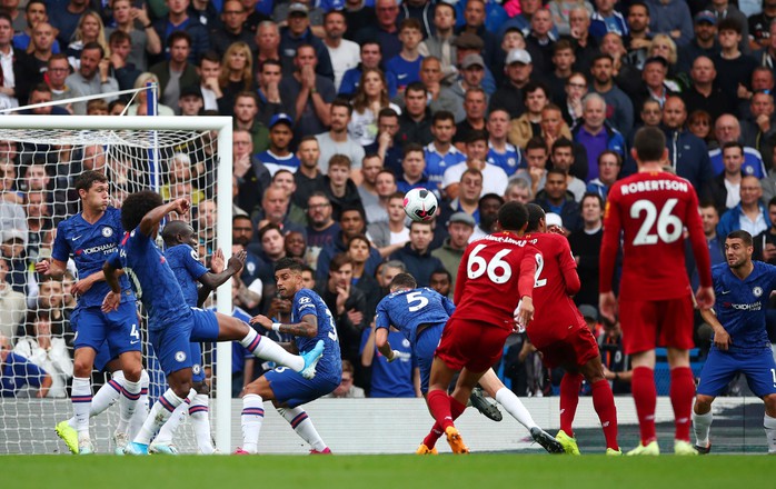 Hạ Chelsea bằng siêu phẩm, Liverpool thách thức cả giải Ngoại hạng - Ảnh 4.
