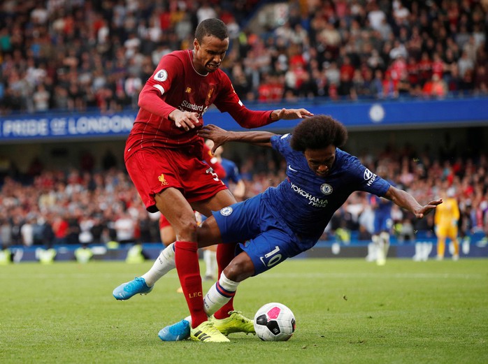 Hạ Chelsea bằng siêu phẩm, Liverpool thách thức cả giải Ngoại hạng - Ảnh 1.