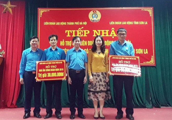 Hà Nội: Tặng 2 Mái ấm Công đoàn cho CNVC-LĐ Sơn La - Ảnh 1.