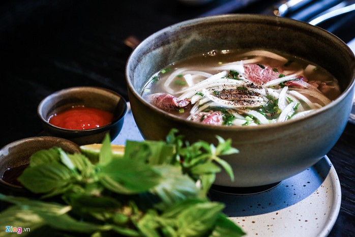 Tô phở bò Wagyu hơn 1 triệu đồng ở khách sạn 5 sao có gì đặc biệt?  - Ảnh 7.