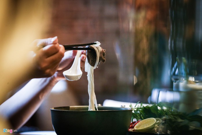 Tô phở bò Wagyu hơn 1 triệu đồng ở khách sạn 5 sao có gì đặc biệt?  - Ảnh 8.