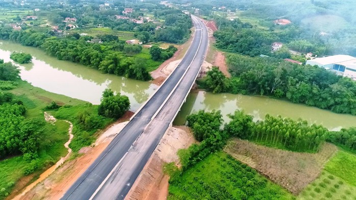 Đường cao tốc Bắc Giang-Lạng Sơn trước giờ G thông xe - Ảnh 2.