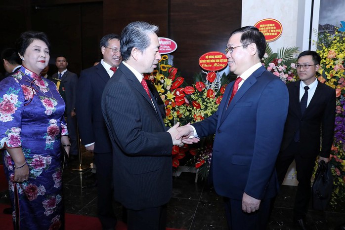 Phó Thủ tướng Vương Đình Huệ dự kỷ niệm quốc khánh Trung Quốc - Ảnh 1.