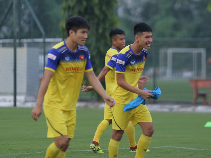 Cận cảnh buổi tập nhẹ nhàng, vui vẻ của Đội tuyển U23 Việt Nam - Ảnh 16.