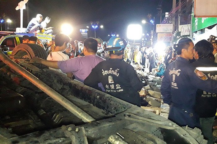 Thái Lan: Xe bán tải lật, 13 sinh viên thiệt mạng - Ảnh 1.