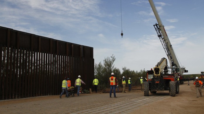 Mỹ “hy sinh” hàng trăm dự án quân sự vì bức tường biên giới - Ảnh 1.