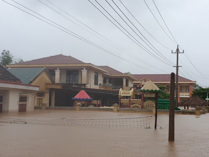 5 người chết, hơn 15.000 nhà bị ngập do mưa lũ - Ảnh 1.