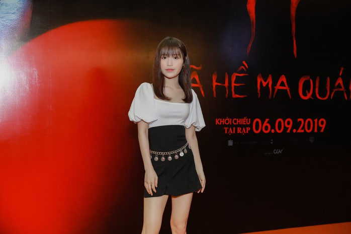 Chi Pu, Han Sara đọ sắc trên thảm đỏ phim “IT 2” - Ảnh 4. kèo nhà cái tỷ lệ bóng đá, Han Sara đọ sắc trên thảm đỏ phim “IT 2” - Ảnh 4.