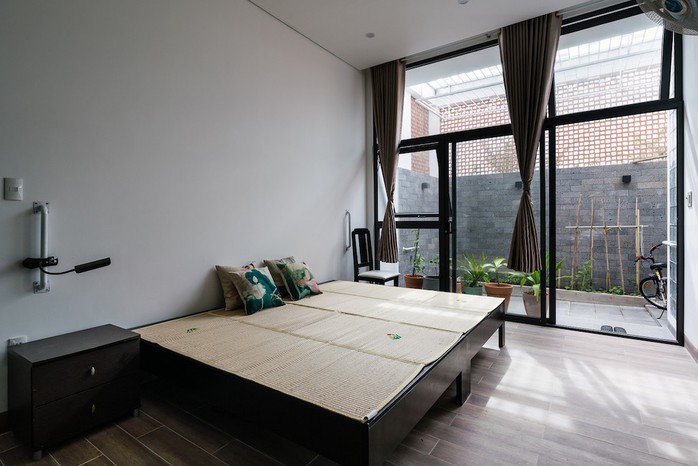 Ngôi nhà ở ngoại ô TP HCM thách thức mọi côn trùng - Ảnh 8. Ngôi nhà ở ngoại ô TP HCM thách thức mọi côn trùng - Ảnh 8.