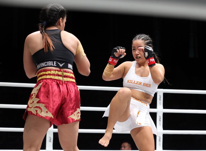 Nguyễn Trần Duy Nhất cám ơn vợ sau chiến thắng đầu tay tại ONE Championship 2019 - Ảnh 4.