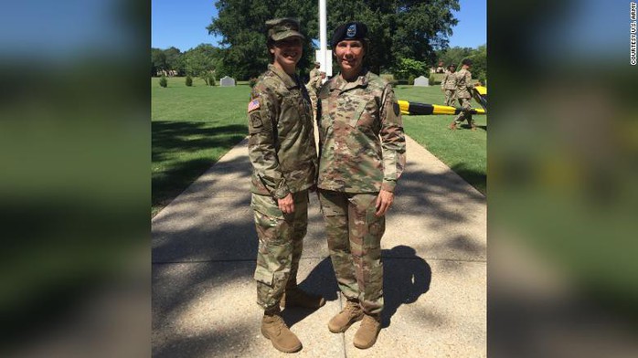 Cặp chị em đầu tiên cùng làm tướng lĩnh trong Quân đội Mỹ - Ảnh 2.