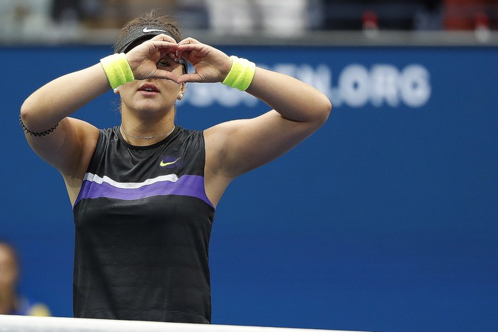Clip: Serena Williams thua sốc tay vợt 19 tuổi ở chung kết US Open - Ảnh 3.