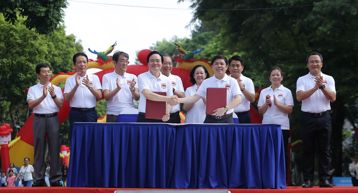 Phó Thủ tướng Trương Hòa Bình cùng 3.000 học sinh đi bộ vận động Đội mũ bảo hiểm cho trẻ em - Ảnh 4.