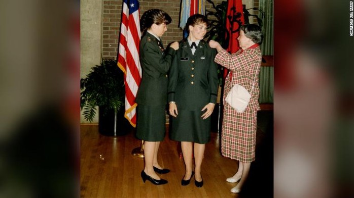 Cặp chị em đầu tiên cùng làm tướng lĩnh trong Quân đội Mỹ - Ảnh 1.