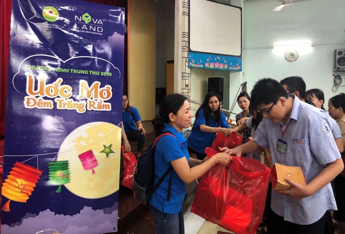 Tập đoàn Novaland góp phần tô đẹp ký ức tuổi thơ về một Trung thu ấm áp - Ảnh 3. Tập đoàn Novaland góp phần tô đẹp ký ức tuổi thơ về một Trung thu ấm áp - Ảnh 3.