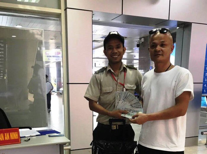 Nhân viên an ninh sân bay Cam Ranh trả gần 500 triệu đồng cho khách Trung Quốc - Ảnh 1.