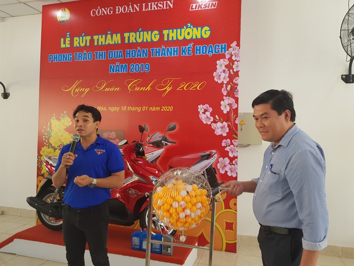 Liksin thưởng vàng cho lao động xuất sắc - Ảnh 1.