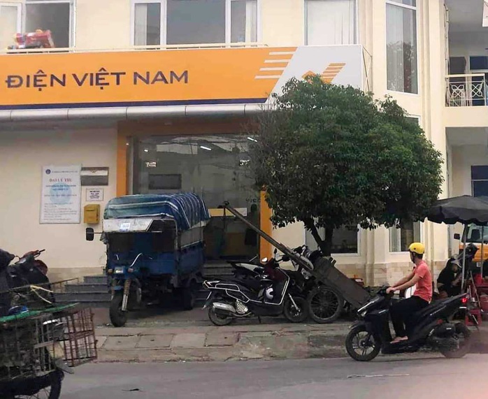 Quảng Nam: Bắt nữ kế toán, nữ thủ quỹ  bưu điện tham ô 100 tỉ đồng - Ảnh 1.