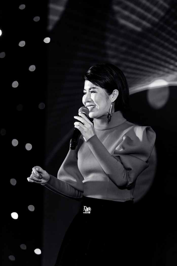Ca sỹ, MC Thi Thảo cùng học trò tham gia đêm nhạc “Sing To Build” - Ảnh 4. Ca sỹ, MC Thi Thảo cùng học trò tham gia đêm nhạc “Sing To Build” - Ảnh 4.