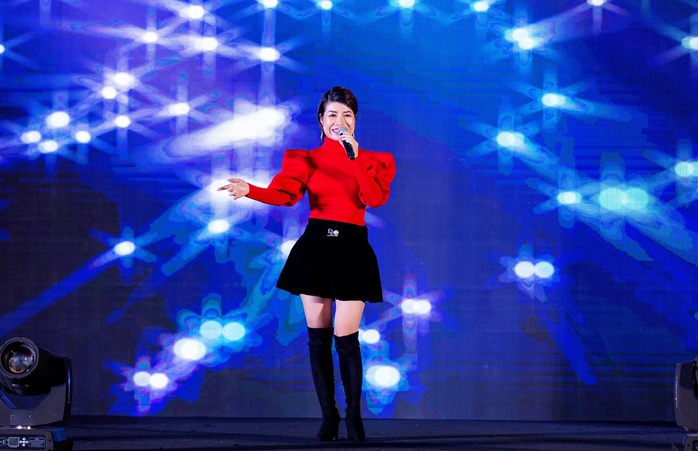 Ca sỹ, MC Thi Thảo cùng học trò tham gia đêm nhạc “Sing To Build” - Ảnh 5. Ca sỹ, MC Thi Thảo cùng học trò tham gia đêm nhạc “Sing To Build” - Ảnh 5.