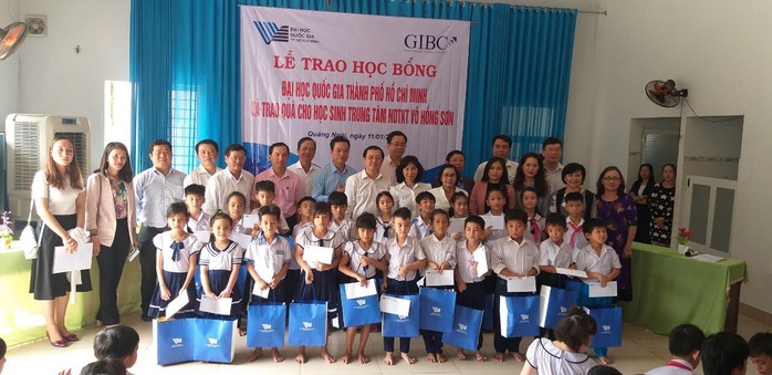 Trao hơn 100 suất học bổng và quà cho học sinh Trung tâm Võ Hồng Sơn - Ảnh 4.