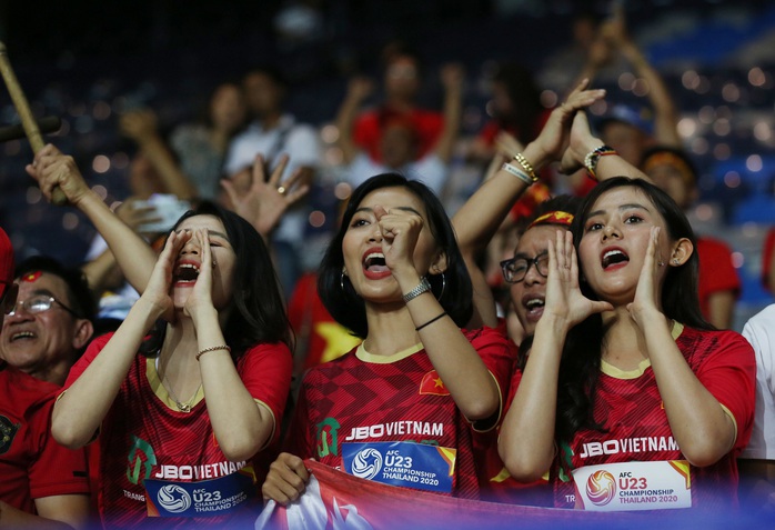 AFC cấm CĐV Việt Nam vi phạm thương quyền vào sân cổ vũ trận Triều Tiên - Ảnh 2.