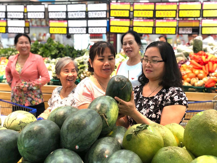 Rầm rộ khai trương siêu thị, cửa hàng bán Tết - Ảnh 2.