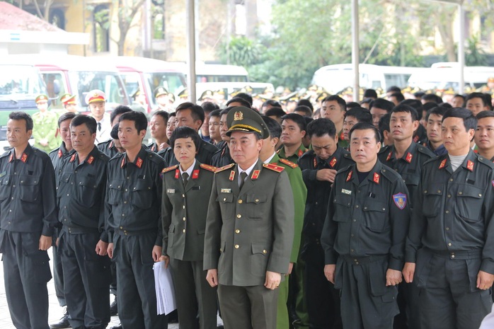 Thủ tướng Nguyễn Xuân Phúc viếng 3 liệt sĩ công an hy sinh tại xã Đồng Tâm - Ảnh 23.