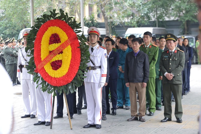 Thủ tướng Nguyễn Xuân Phúc viếng 3 liệt sĩ công an hy sinh tại xã Đồng Tâm - Ảnh 20.