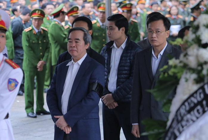 Thủ tướng Nguyễn Xuân Phúc viếng 3 liệt sĩ công an hy sinh tại xã Đồng Tâm - Ảnh 12.