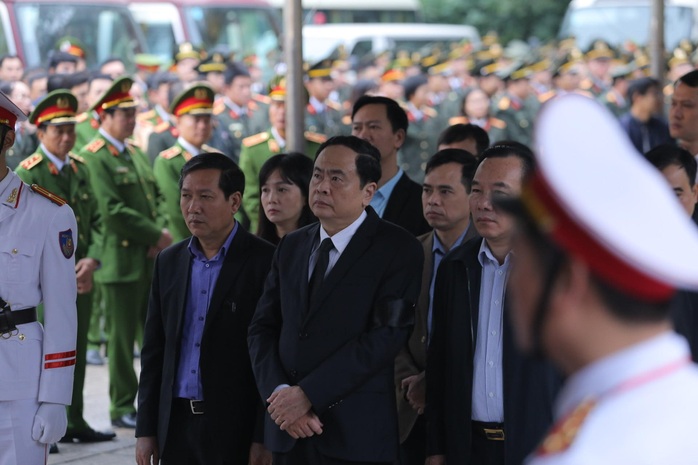 Thủ tướng Nguyễn Xuân Phúc viếng 3 liệt sĩ công an hy sinh tại xã Đồng Tâm - Ảnh 15.