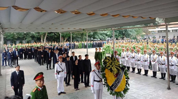 Thủ tướng Nguyễn Xuân Phúc viếng 3 liệt sĩ công an hy sinh tại xã Đồng Tâm - Ảnh 13.