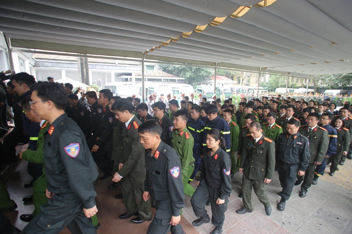Thủ tướng Nguyễn Xuân Phúc viếng 3 liệt sĩ công an hy sinh tại xã Đồng Tâm - Ảnh 25.