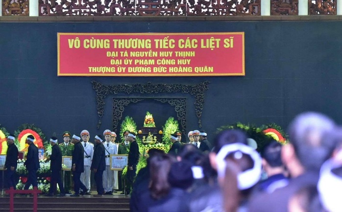 Thủ tướng Nguyễn Xuân Phúc viếng 3 liệt sĩ công an hy sinh tại xã Đồng Tâm - Ảnh 28.