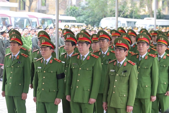 Thủ tướng Nguyễn Xuân Phúc viếng 3 liệt sĩ công an hy sinh tại xã Đồng Tâm - Ảnh 17.