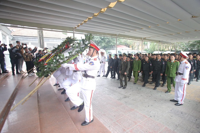 Thủ tướng Nguyễn Xuân Phúc viếng 3 liệt sĩ công an hy sinh tại xã Đồng Tâm - Ảnh 24.