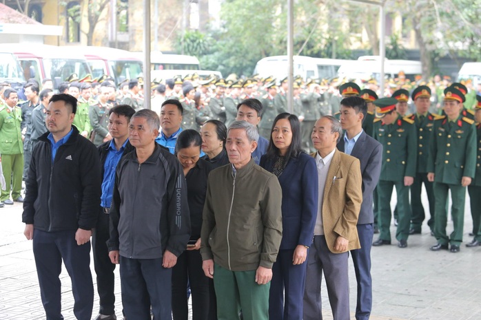 Thủ tướng Nguyễn Xuân Phúc viếng 3 liệt sĩ công an hy sinh tại xã Đồng Tâm - Ảnh 21.