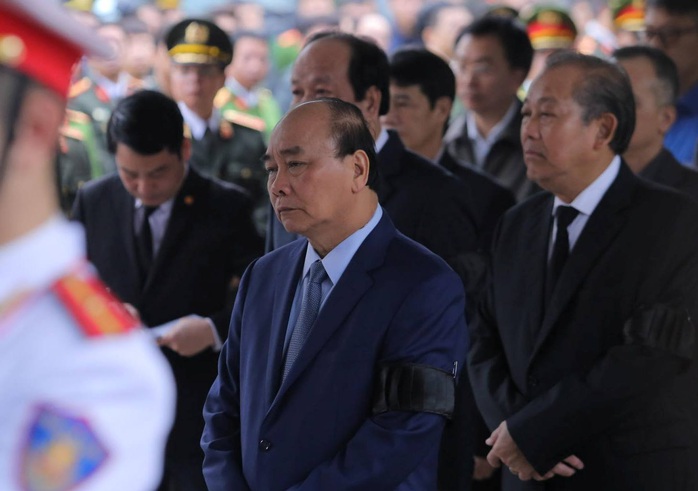 Thủ tướng Nguyễn Xuân Phúc viếng 3 liệt sĩ công an hy sinh tại xã Đồng Tâm - Ảnh 6.