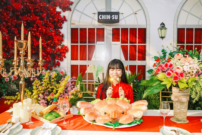 Hot girl Mắt Biếc check-in với các siêu phẩm khổng lồ tại Góc Phố Xuân 2020 - Ảnh 3. Hot girl Mắt Biếc check-in với các siêu phẩm khổng lồ tại Góc Phố Xuân 2020 - Ảnh 3.