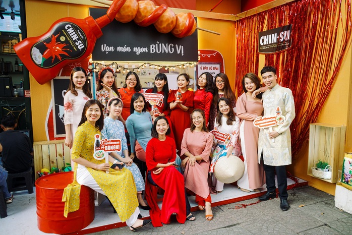 Hot girl Mắt Biếc check-in với các siêu phẩm khổng lồ tại Góc Phố Xuân 2020 - Ảnh 7. Hot girl Mắt Biếc check-in với các siêu phẩm khổng lồ tại Góc Phố Xuân 2020 - Ảnh 7.