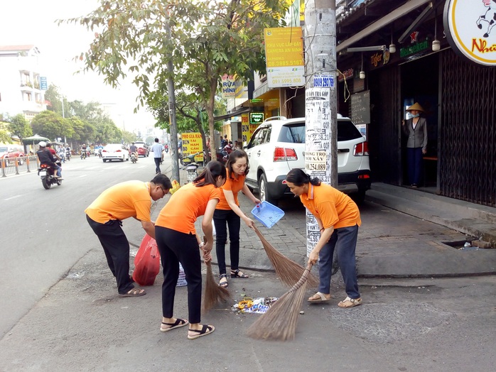 TP HCM đồng loạt ra quân làm sạch môi trường - Ảnh 10.