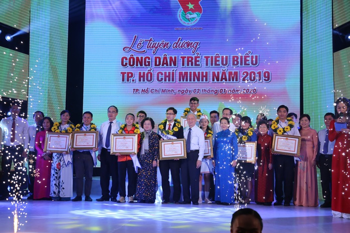 Cầu thủ Huỳnh Như được tuyên dương công dân trẻ tiêu biểu TP HCM năm 2019 - Ảnh 12.