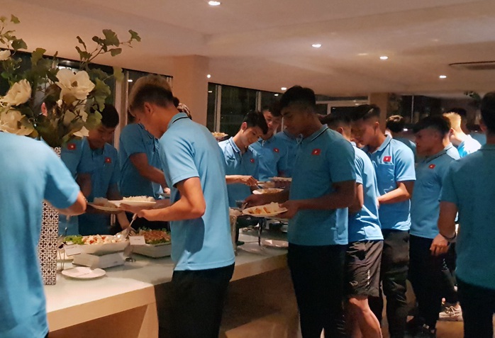 U23 Việt Nam chọn sân tập đẹp nhưng kín đáo để rèn quân ở Bangkok - Ảnh 3.