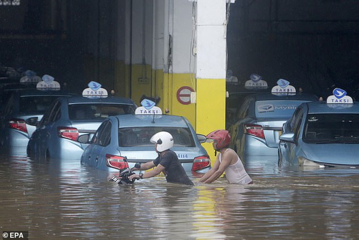 Jakarta: Mưa không bình thường một đêm, 16 người chết - Ảnh 4.