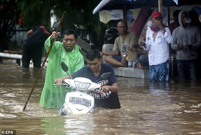 Jakarta: Mưa không bình thường một đêm, 16 người chết - Ảnh 8.